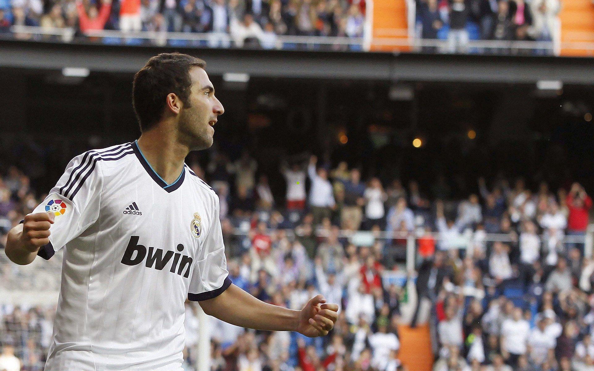 巴萨2-1力克法兰克福，后卫铁树开花梅开二度创奇迹之夜